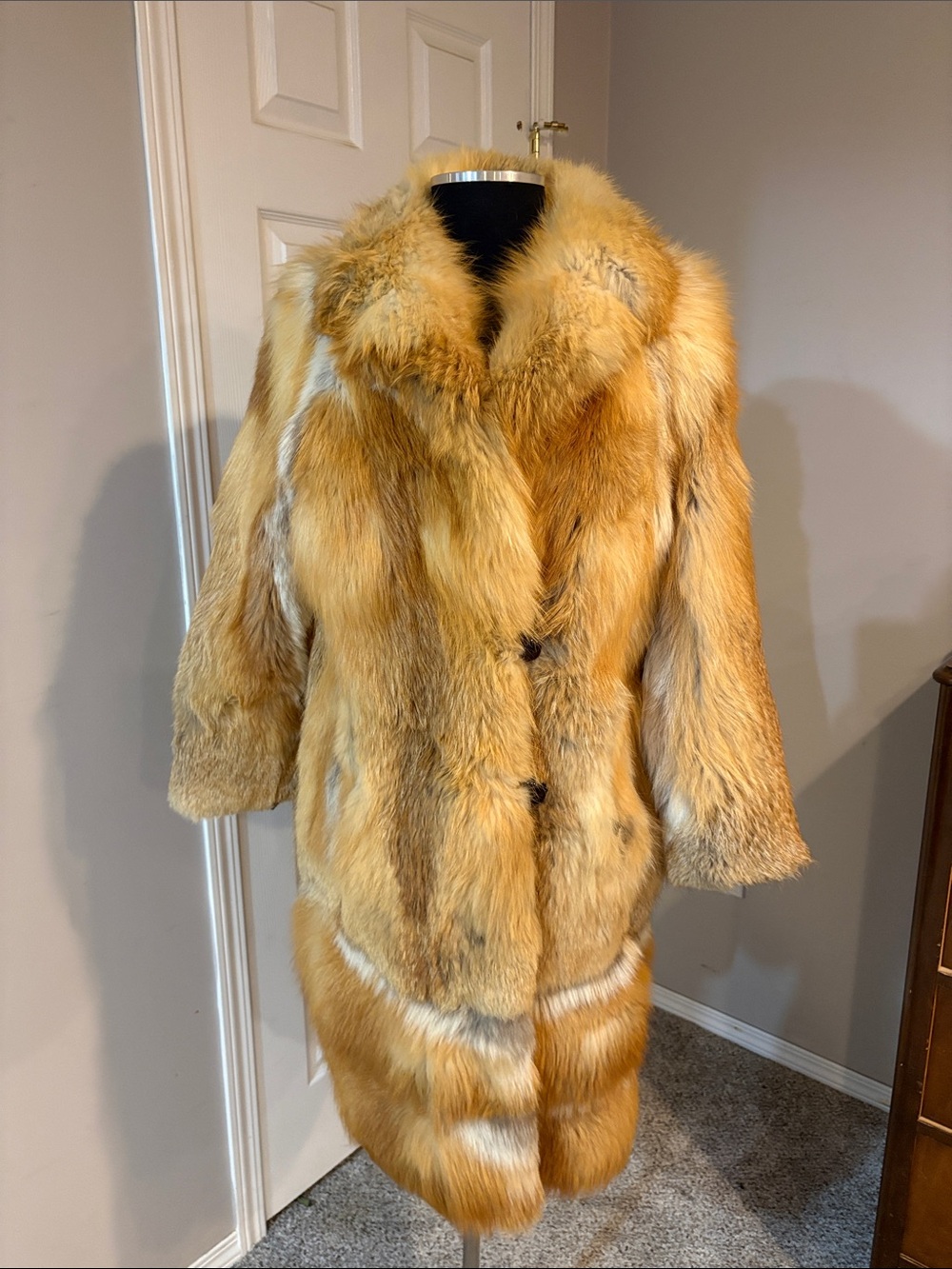 Luxurious Golden Fox Fur Coat - Women's Statement Outerwear 13A size Small.